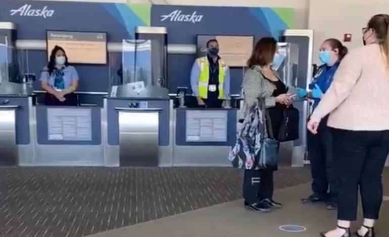 NEGARSE A PORTAR MASCARILLA, SENADORA DE ALASKA ES VETADA DE AEROLÍNEA