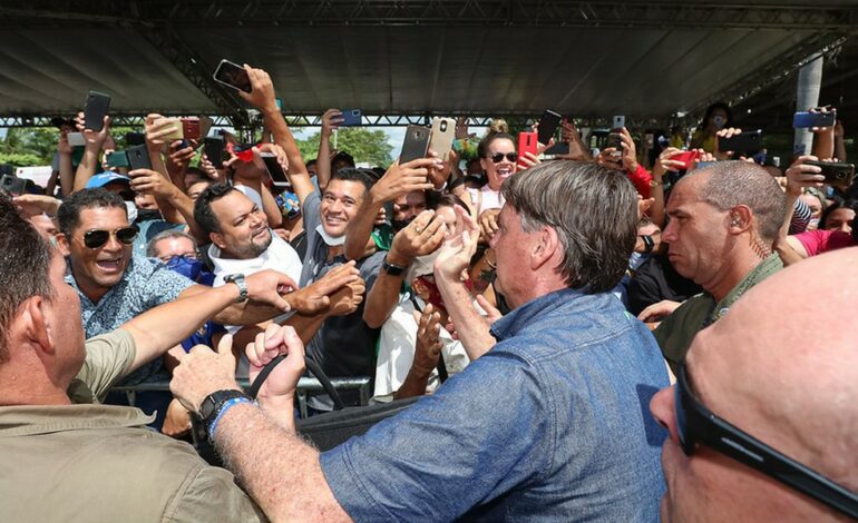MULTAN A PRESIDENTE BOLSONARO POR NO USAR MASCARILLA EN ACTO PÚBLICO