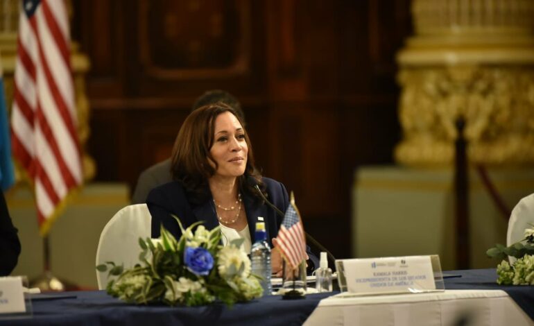 ABORDAN TEMA DE MIGRACIÓN PRESIDENTE DE GUATEMALA Y VICEPRESIDENTA DE ESTADOS UNIDOS