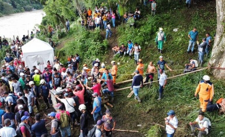 EN COLOMBIA RESCATAN 11 CUERPOS DE MINEROS ATRAPADOS EN SOCAVÓN DE MINA