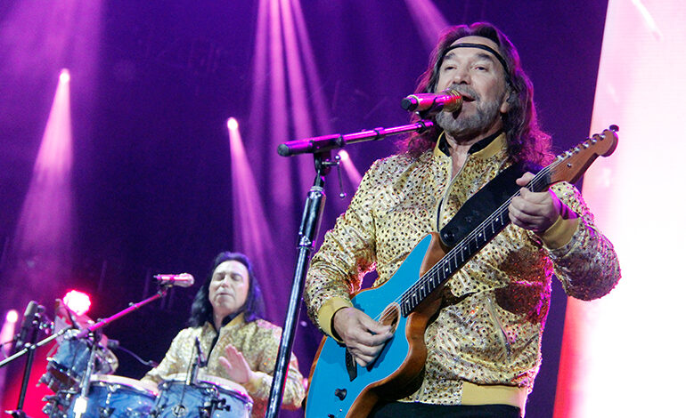 Los Bukis en Houston llevan al público a un viaje de nostalgia