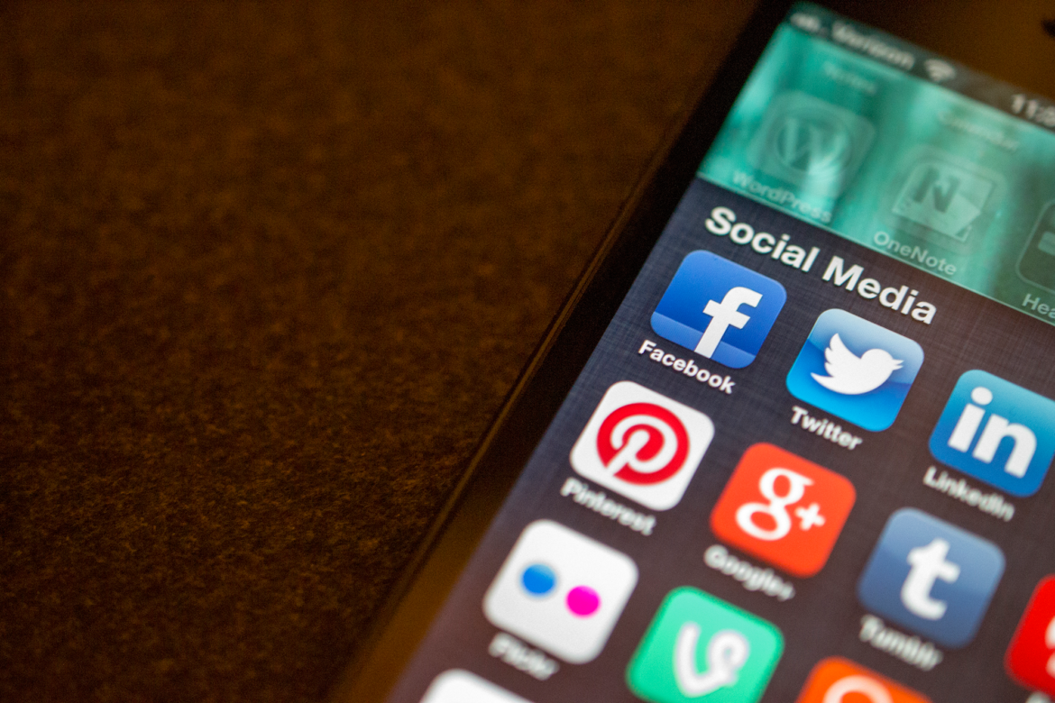 FACEBOOK SOCIAL MEDIA PHONE