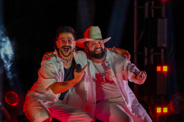 CAMILO CARIN LEON PREMIOS JUVENTUD 2023