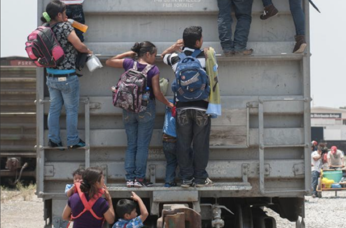 INMIGRANTES EN TREN