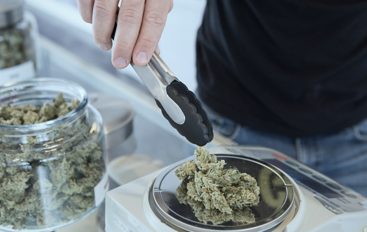 CANNABIS Abbott veta prohibición de THC en Texas: Detalles 2025