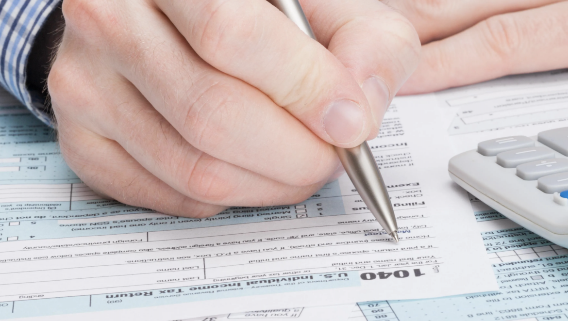 IRS INCOME TAX deudas con el irs. Prórroga de impuestos 2025: Cómo obtener seis meses extra