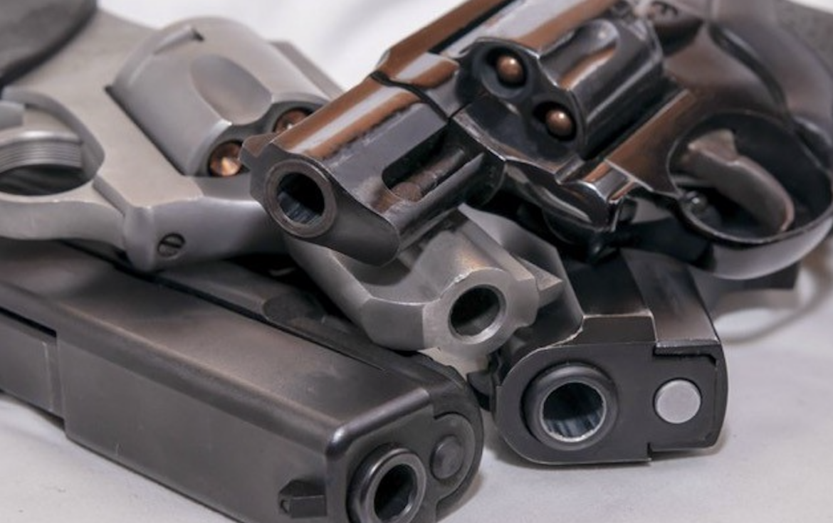 ATF TRAFICO DE ARMAS Prohibición de armas a migrantes