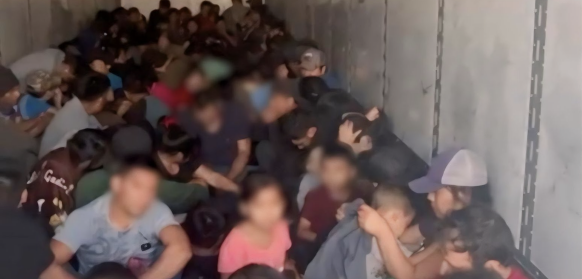 INMIGRANTES EN TRAILER 2024