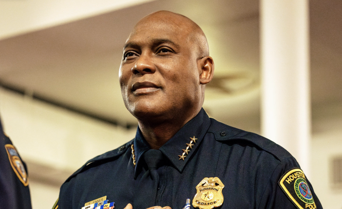 TROY FINNER JEFE DE POLICIA 2024