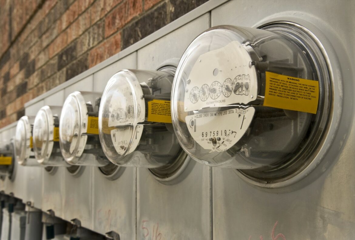 ELECTRICIDAD tarifa de la luz. La eliminación de la energía limpia en Texas y sus efectos. Hogares temen apagones en Houston en verano (2025)