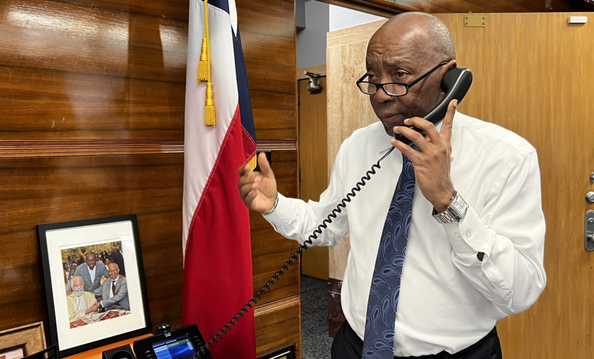 SYLVESTER TURNER 2024 08 Sylvester Turner Avenue: proponen renombrar Bagby Street