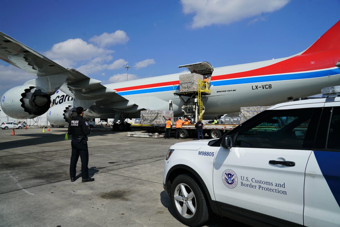 CBP AGENTS 2024 CBP migrantes
