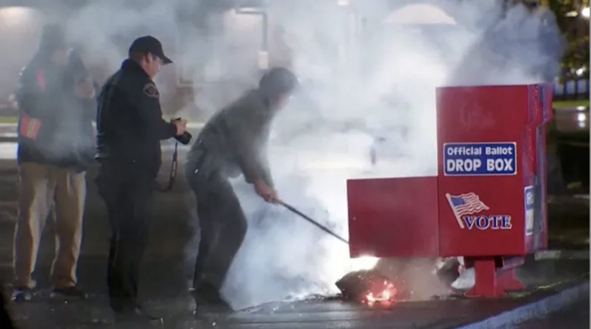 QUEMAN CASILLAS ELECTORALES EN OREGON incendio de urnas electorales