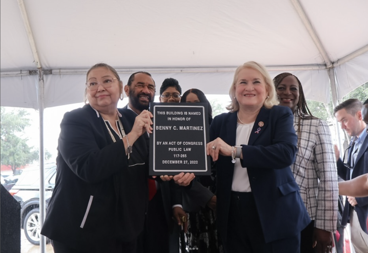 SYLVIA GARCIA homenaje oficina postal de houston