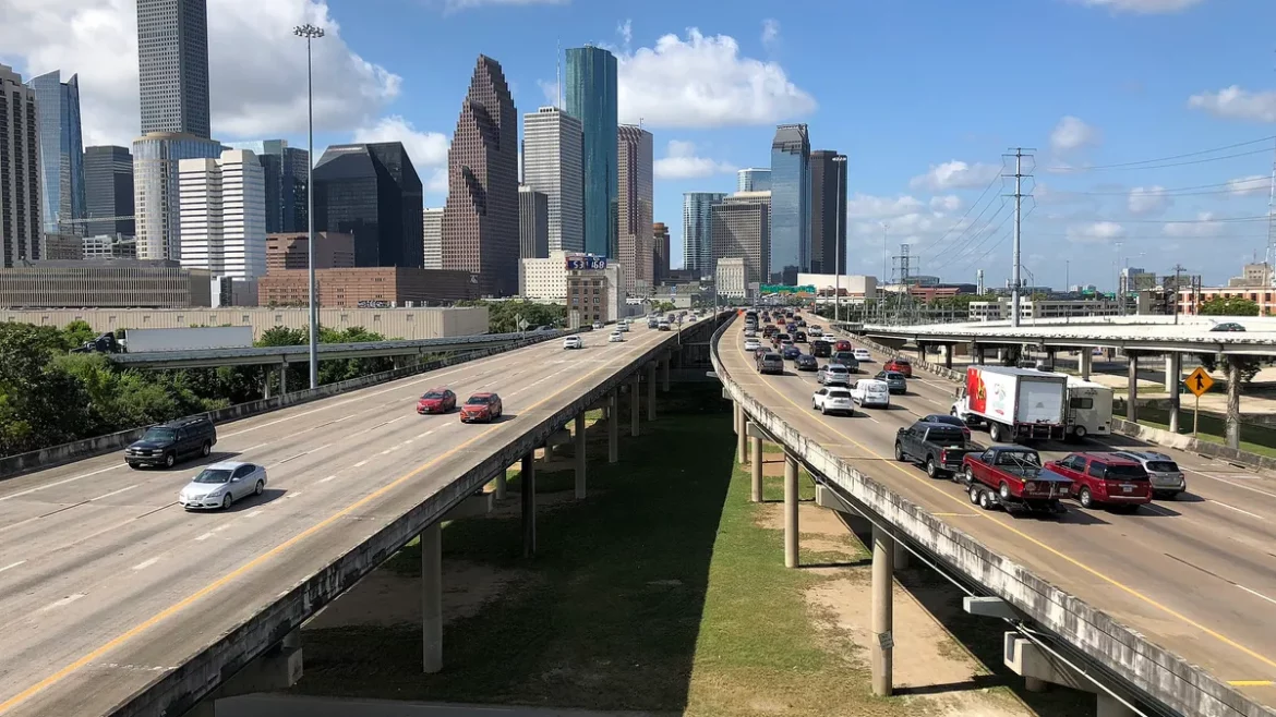 HOUSTON TEXAS VIA Carreteras en Houston, Precios de renta en Houston. Houston enfrenta hundimiento del terreno acelerado (2025)