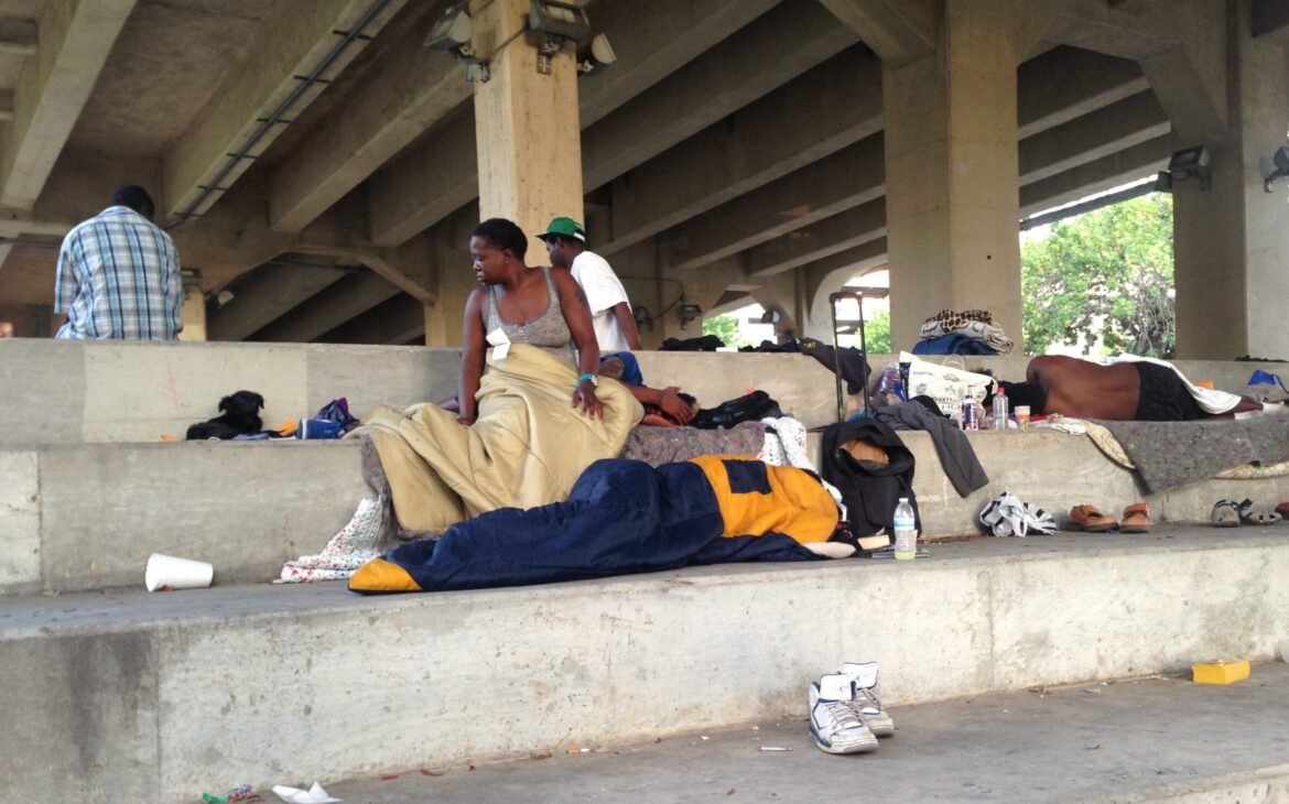FOTO POR OMAR GARCIA GO BEYOND allens-landing-homeless Nuevo enfoque en el desalojo de campamentos en Houston 2025