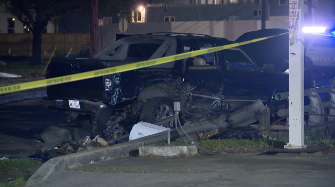 ACCIDENTE YALE TIDWELL Hombre huye tras accidente y deja a su familia herida 2025