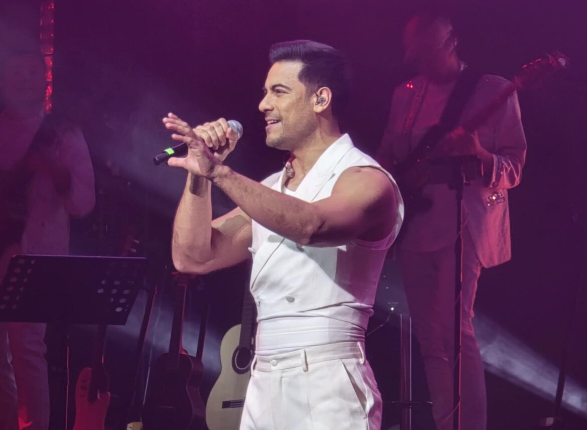CARLOS RIVERA XX GIRA HOUSTON 20257
