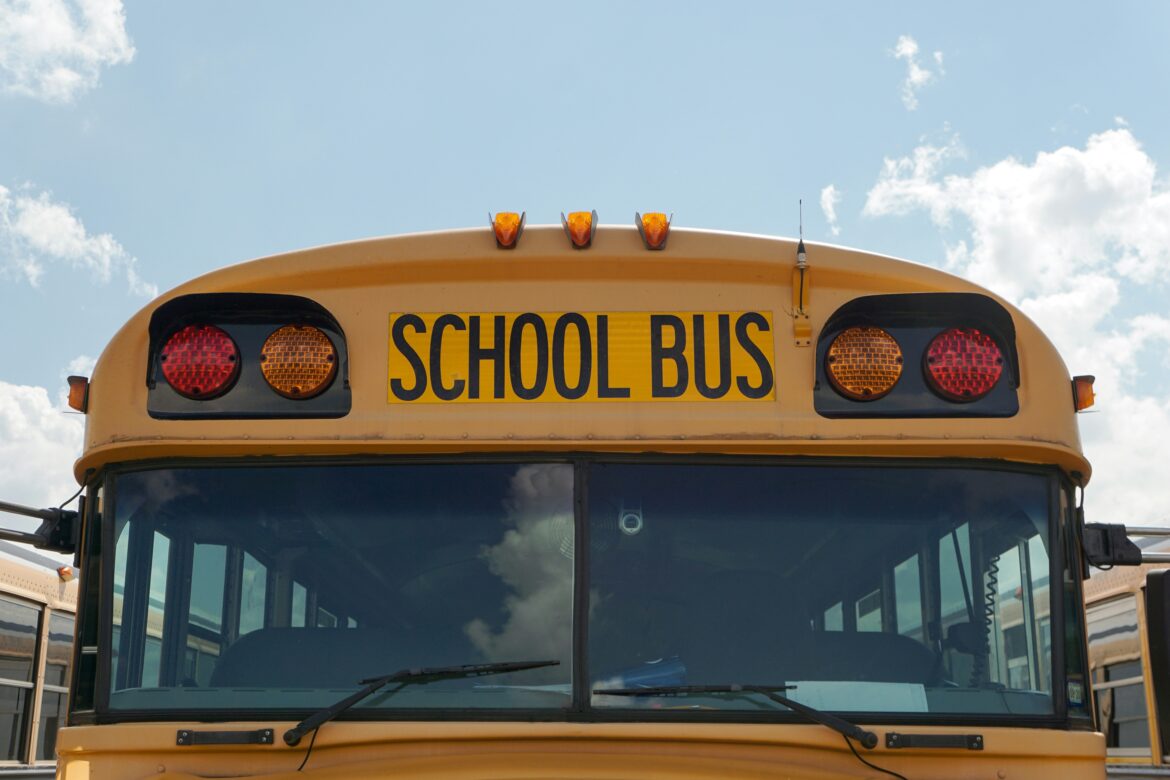 SCHOOL BUS Accidente de autobús en Houston. Cambios en transporte escolar en Houston (2025)