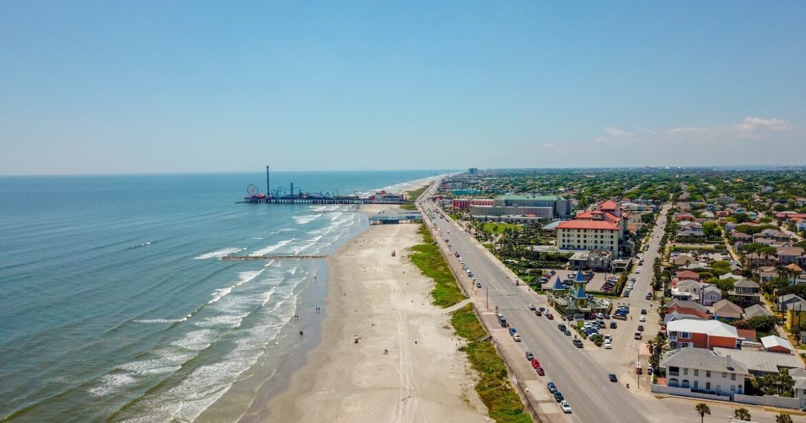 Seawall-Aerial_91852798b59be8b28fc00edfe4aec23a Repavimentación de Seawall Boulevard: plan de Galveston 2025
