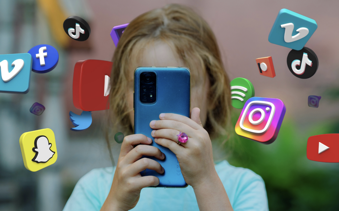 Texas propone restricciones a redes sociales a menores 2025