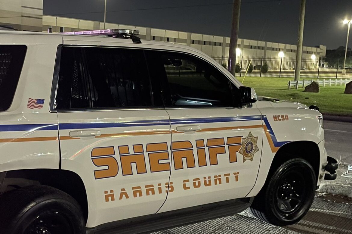 Oficiales de Harris exigen alza salarial como en Houston