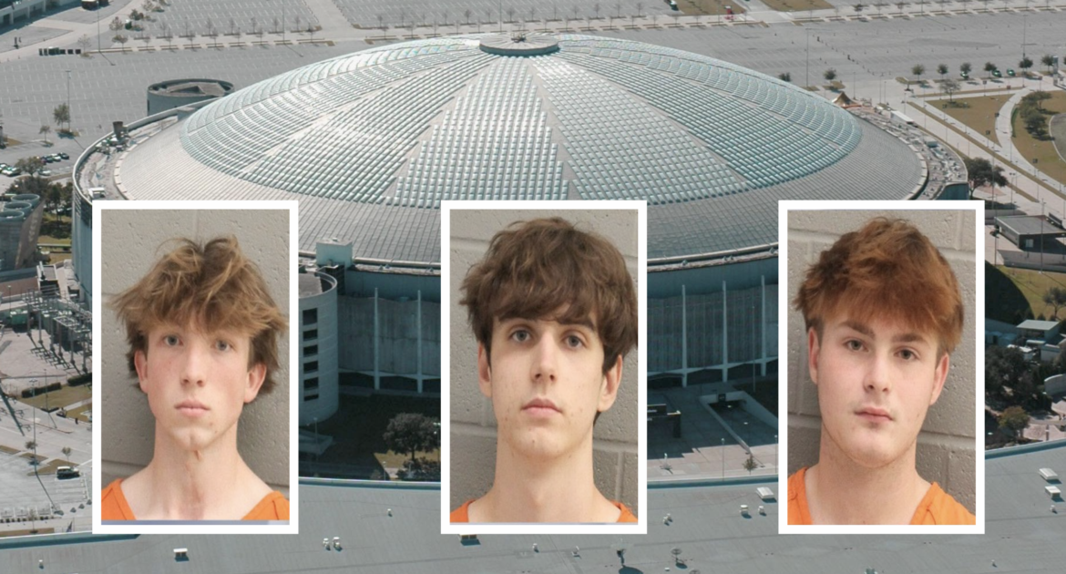ADOLESCENTE EN EL ASTRDOME Ingreso ilegal al Astrodome deja 3 adolescentes arrestados
