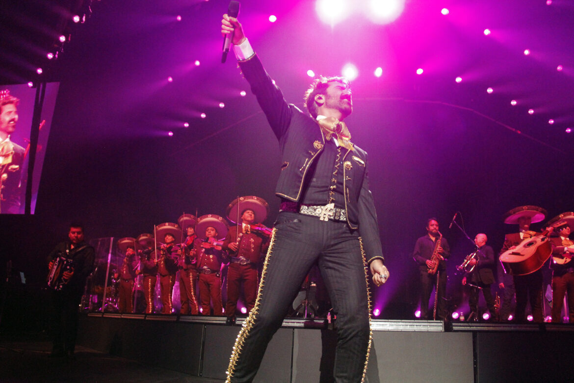 ALEJANDRO FERNANDEZ HOUSTON 20258