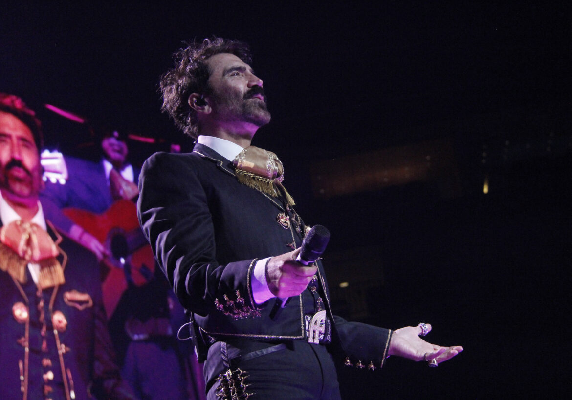 ALEJANDRO FERNANDEZ HOUSTON 20259