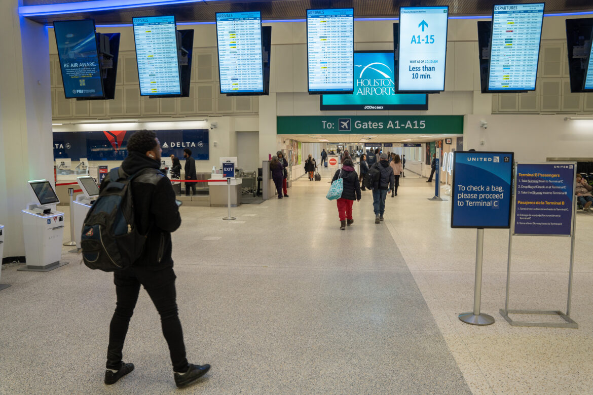 Tráfico aéreo en Houston 2025: leve baja y proyección récord