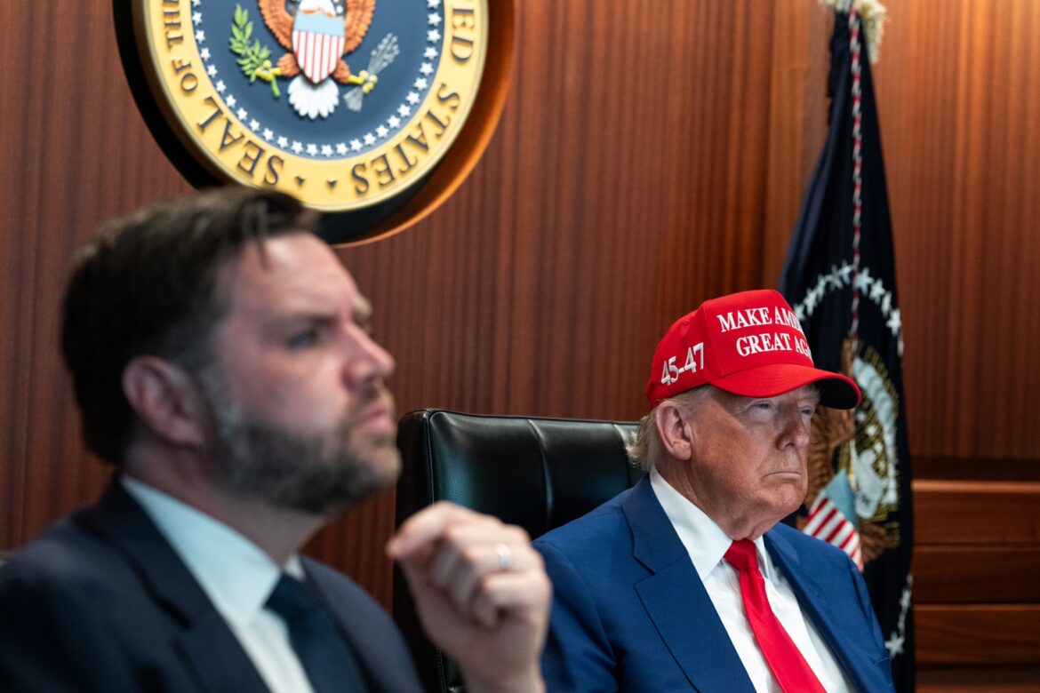 TRUMP AND VANCE EE.UU. ataca instalaciones nucleares de Irán (2025)