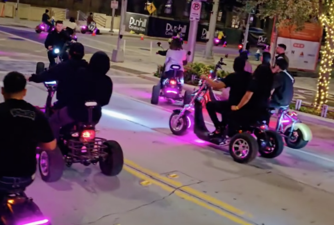 Scooters eléctricos en Houston bajo posible prohibición. Debaten prohibición de scooters eléctricos en Houston (2025)