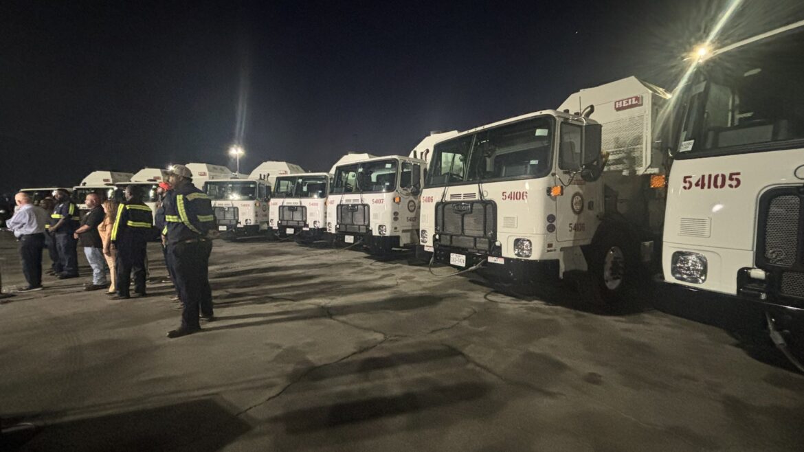 CITY OF HOUSTON TRASH TRUCKS Camiones de basura en Houston refuerzan recolección en 2025