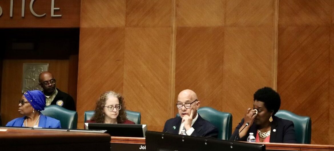 HOUSTON CITY COUNCIL Concejo Municipal de Houston inicia sesiones nocturnas 2025
