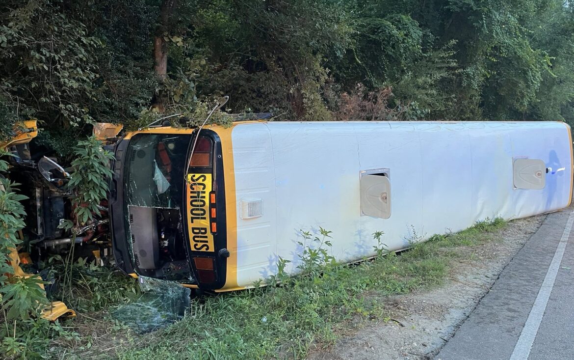 Accidente de autobús escolar en Cleveland ISD deja heridos. Percance de autobús escolar de Cleveland ISD: reporte (2025)
