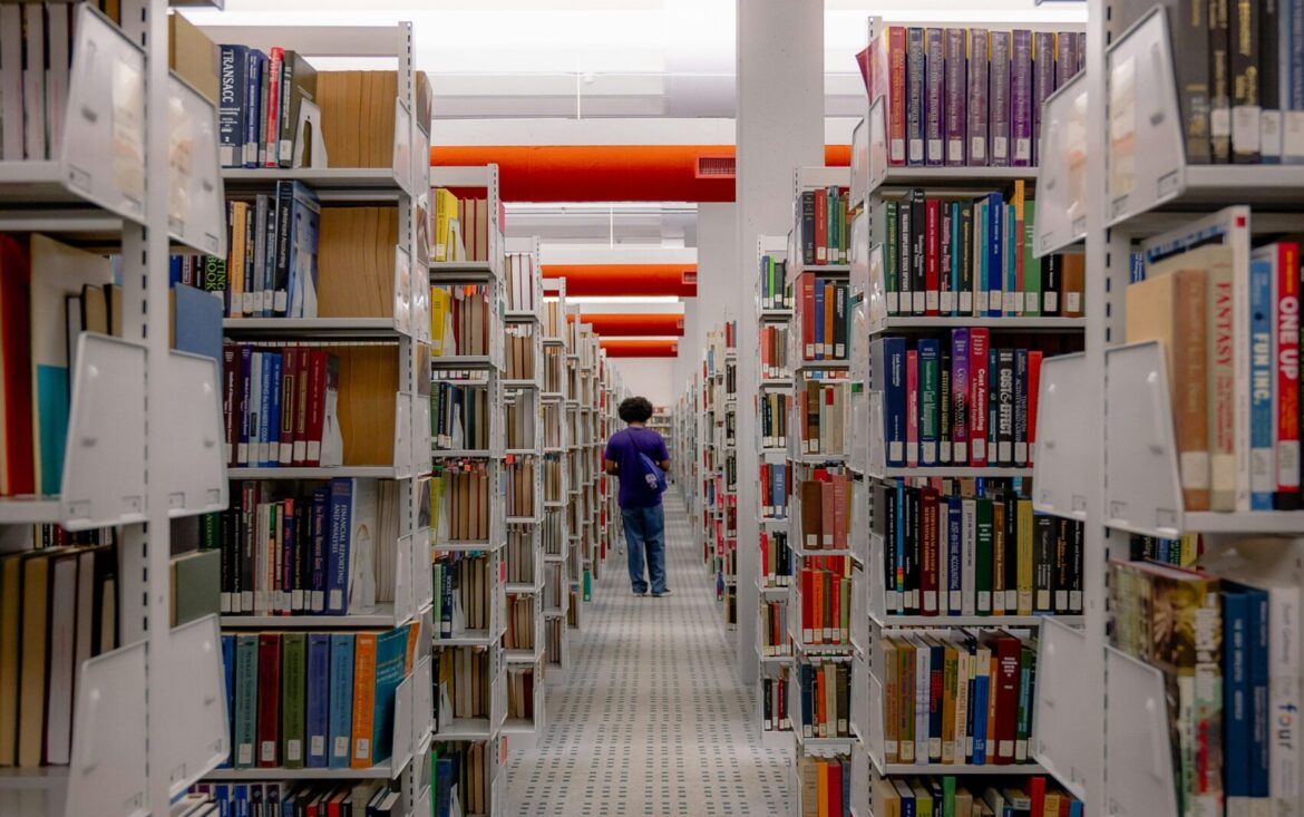 Las restricciones escolares en Texas que entran en 2025