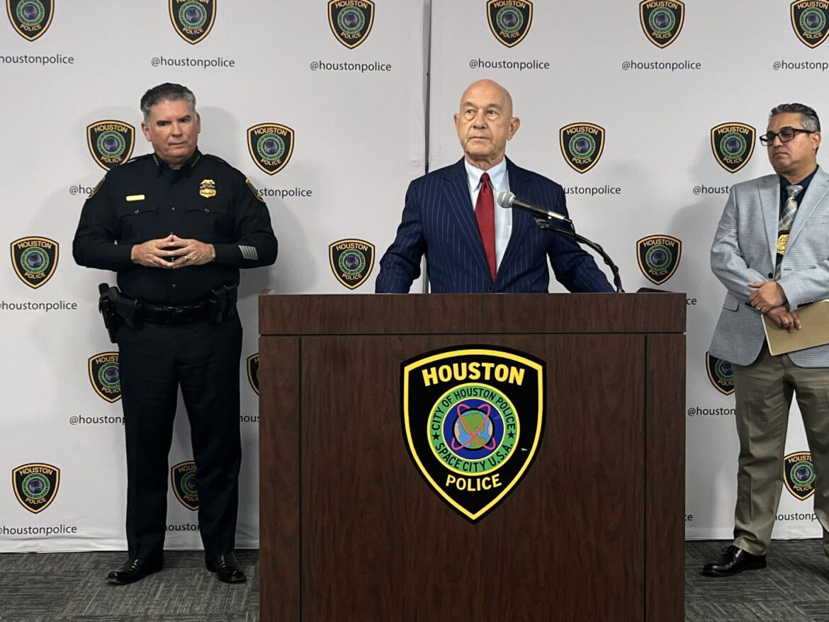 5 muertes en bayous: Houston no aplicará medidas