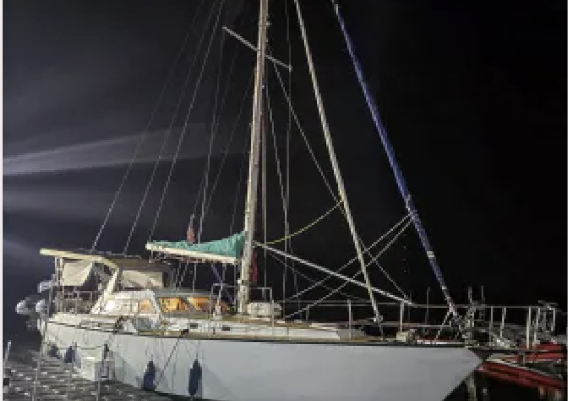 Detienen velero con inmigrantes en Puerto Rico (2025).