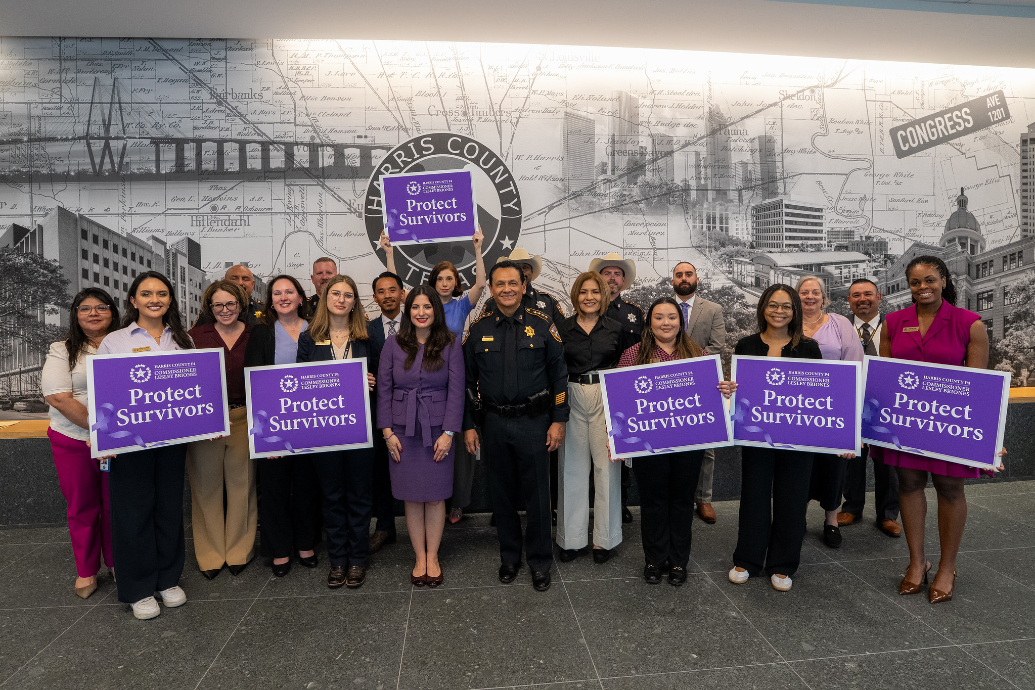 La comisionada Lesley Briones ha creado un nuevo Equipo de Respuesta Conjunta contra la Violencia Familiar en colaboración con la HCSO