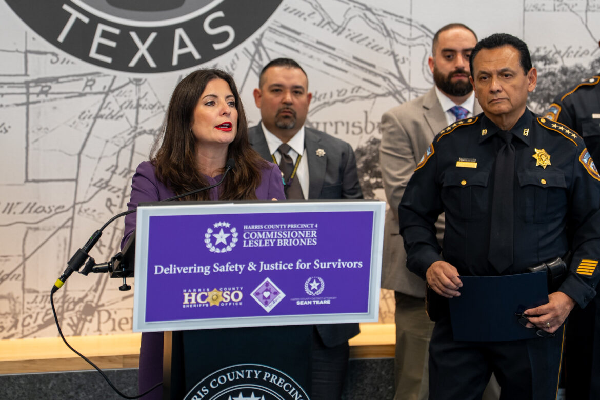 La comisionada Lesley Briones ha creado un nuevo Equipo de Respuesta Conjunta contra la Violencia Familiar en colaboración con la HCSO